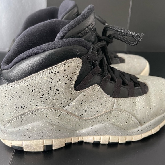 Boys US 5y Nike Air Retro Cement Smoke Gray 310806-062 sneakers - Picture 9 of 12